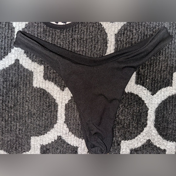 Cheetah print and black bikini set - Picture 8 of 9